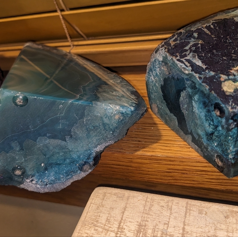 💲ON SALE💲Agate Geode Sections Pair of Dyed Turquoise Crystals - Picture 15 of 15
